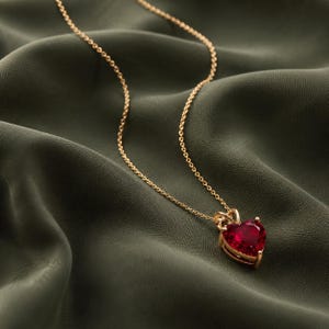Hartvormige hanger met robijn, ketting van 925 sterling zilver en goud, romantische jubileumsieraden
