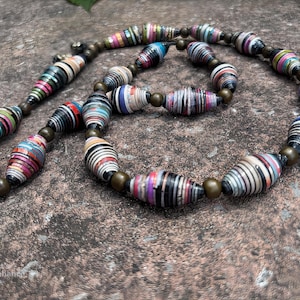 LOOP – Collana fatta a mano, gioiello fatto a mano con carta riciclata, regalo originale