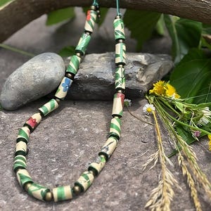 BOTANICA – Collana fatta a mano, gioiello fatto a mano con carta riciclata, regalo originale