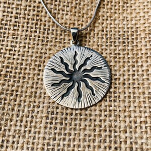 Sterling Silber Sunburst Anhänger Halskette: Handgemachter Boho Schmuck