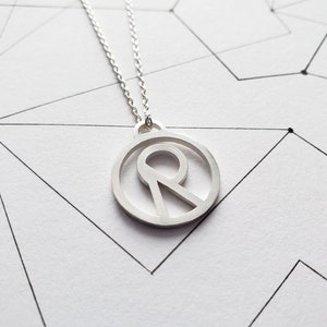 collar en capas minimalista, collar personalizado, collar de monograma, collar delicado de plata de ley, regalo de cumpleaños 21 para ella