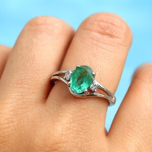 Natural Emerald Ring in Sterling Silve Emerald Engagement Ring Dainty Emerald Promise Ring, May Birthstone Ring for Women Handmade Emerald