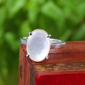 Mother of Pearl Ring Sterling Silver Oval Gemstone Ring White Shell Stone Jewelry Minimalist Ring 925 Sterling Silver Promise Stackable Ring