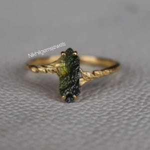 Ruwe sterlingzilveren ring Moldaviet: zeshoekige verlovingsring