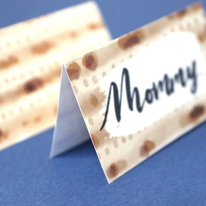Druckbare Pessach-Namenskarten | Aquarell Matzah Print Tischdekoration | Sofort Download PDF Tischkarten - Seder Tischdekoration