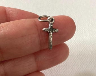 Mini Pingente de Crucifixo Prateado | Peças para Rosário Católico, Materiais para Fabricação de Bijuterias