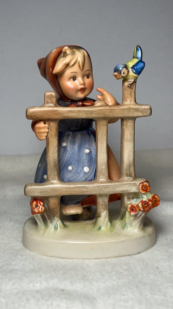 Vintage Hummel Figurine: 