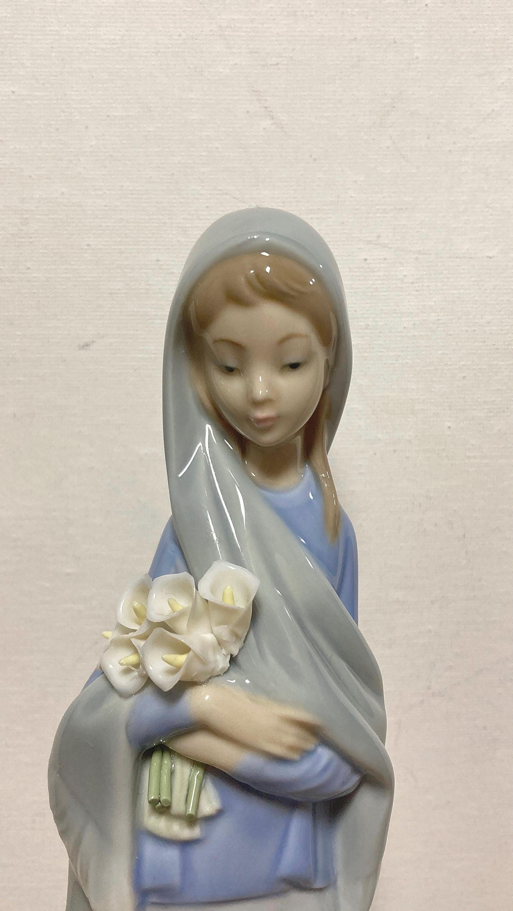 Lladro Girl With Lillies - Etsy