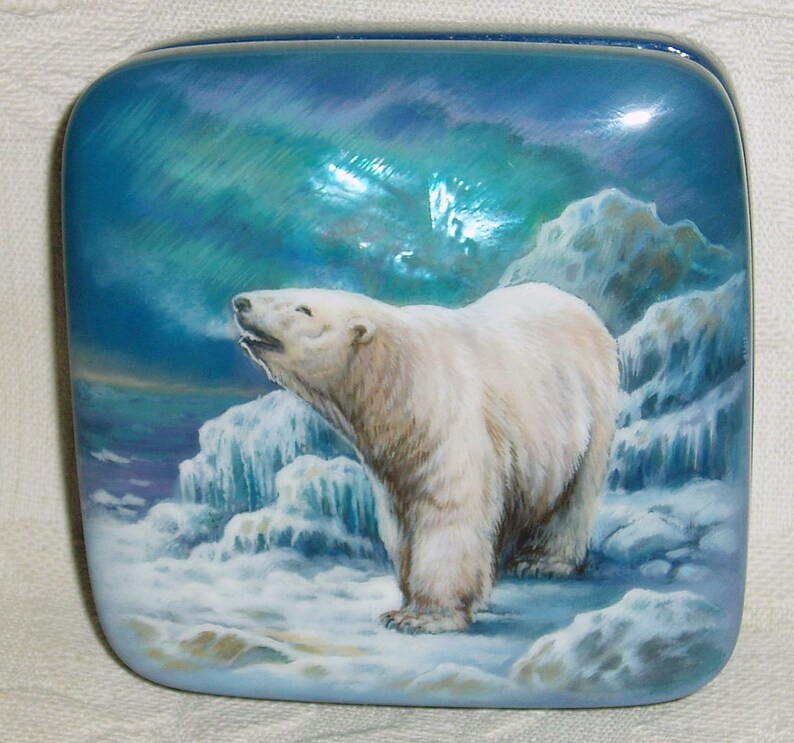 Beautiful Russian small Fedoskino Mother of pearl  Polar White Bear  miniature Hand Painted Arctic Ice Animals