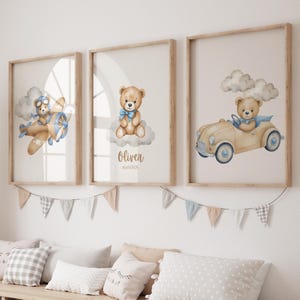 Ensemble de 3 décorations murales personnalisées pour chambre d'enfant, nom personnalisé imprimé, art mural bébé garçon, avion, voiture, impression nounours, impressions bleu et marron