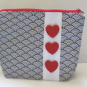 Pill bag, medicine bag, cosmetic utensil, make-up or toiletry bag