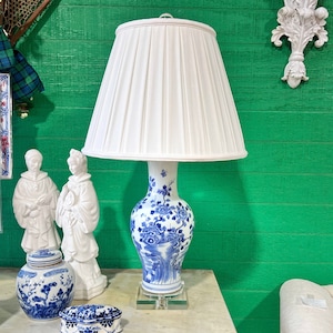 Blue and White Porcelain Chinoiserie Lamp