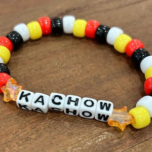 Bliksem McQueen &#39;KACHOW&#39;-kralenarmband – Kandi-accessoire geïnspireerd op Cars Movie