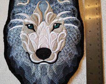 Parche de lobo bordado: Aplicación de fieltro azul de invierno