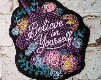 Parche de unicornio bordado: aplique floral de fieltro