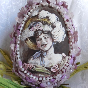 Handpainted Victorian Portrait Mauve Floral Egg