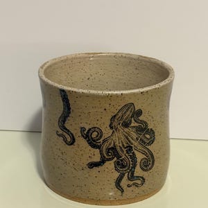 Pottery utensil holder