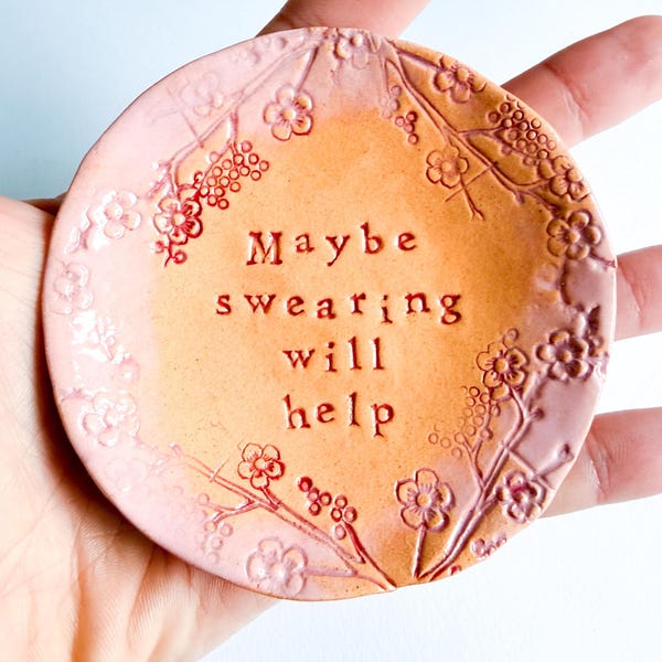 Vielleicht schwören hilft - kleine Keramikschale. Hergestellt in Wales. Kostenlose Lieferung in Großbritannien