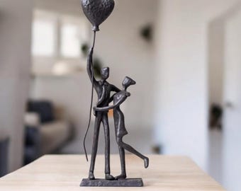 Iron statue of a loving couple, a unique gift for a loving couple, a perfect gift for a wedding anniversary