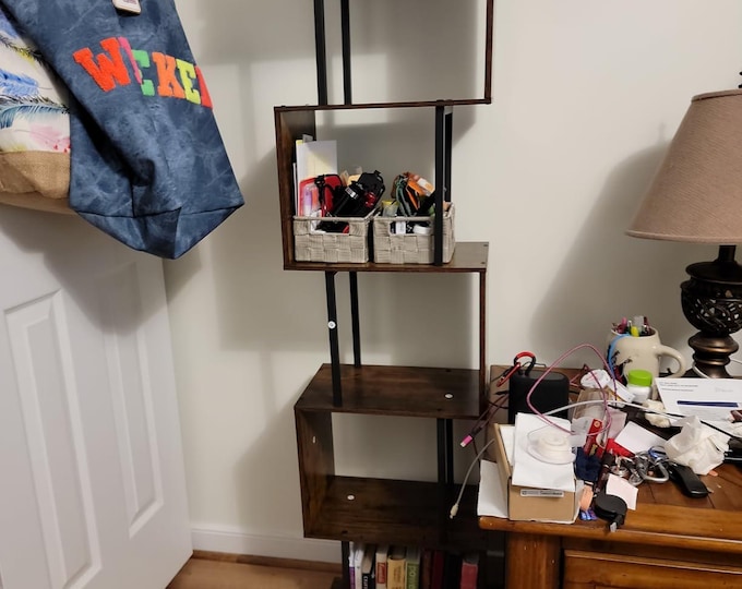 5 Tier S-Shaped Bookshelf – Geometric Narrow Freestanding Bookcase, Modern Rustic Brown Display & Storage Rack for Home