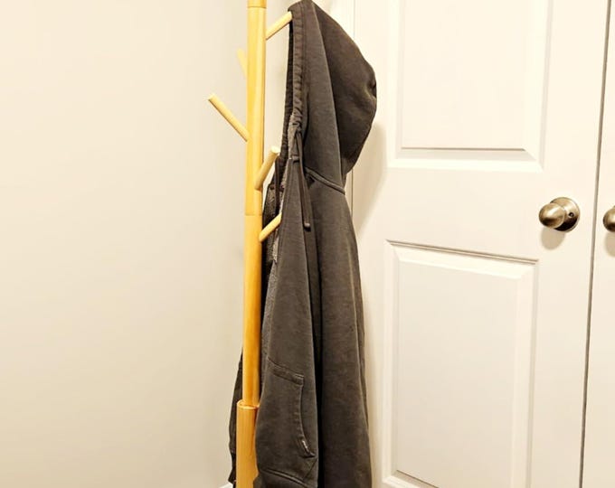 Wooden Coat Rack – Freestanding Coat Tree with 8 Hooks, 3 Adjustable Heights for Clothes, Hats, Bags – Entryway & Bedroom Organizer