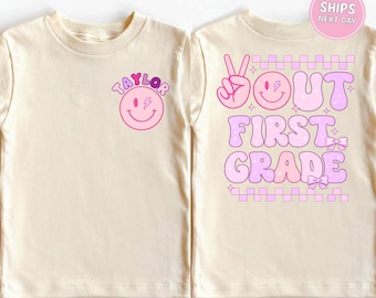 Camiseta personalizada de graduación de primer grado Camiseta de graduación genial Camiseta de graduación de primer grado para niños con nombre personalizado Camiseta para niños del último día de clases Camiseta de vacaciones de verano