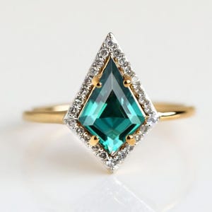Kite Shape Emerald Ring With Round Cut Cube Zercon, Engagement/Wedding/Anniversary Ring, 925 Sterling Silver Ring For women