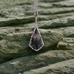 Unique Kite shaped Moss agate Pendant,Green Agate Necklace,Silver Art Deco Necklace,Vintage Women Bridal Gift Anniversary Gift for Her