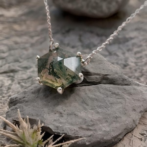 Unique hexagon shaped Moss agate Pendant,Green Agate Necklace,Silver Art Deco Necklace,Vintage Women Bridal Gift Mother&#39;s day Gift for Her