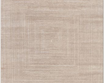 Alfombra de seda y lana anudada a mano, color marfil suave, pelo alto y bajo, tono tierra.