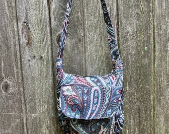 amici purse in shades of green with burgundy in paisley tapestry