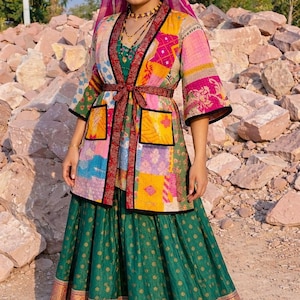 Kimono-vestaglia colorato patchwork da donna – Vestaglia corta trapuntata in stile boho, ideale per festival e come regalo.