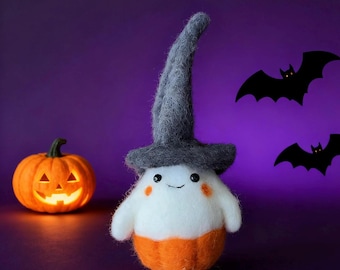 Uroczy, filcowy, wełniany, słodki, halloweenowy duch, ręcznie robiony filcowy duch z dynią, adoptuj ducha, dynia na Halloween, dekoracje na Halloween