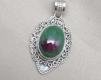 Ciondolo in argento sterling 925 con rubino e zoisite: collana artigianale per la guarigione dei chakra.