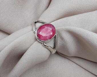 Rubin Silberring: Facettierter roter Edelstein, Handgemachter Schmuck