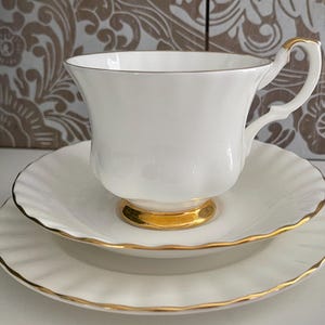 Royal Albert Val D’or tea cup trio set vintage, bone china