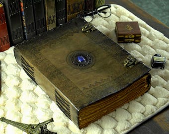 Journal en cuir gaufré avec pierre de lapis-lazuli, cadenas vintage, papier Deckle Edge | Grimoire Grimoire, Cadeau Livre des ombres pour lui elle
