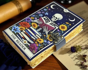 Diario de cuero con calaveras: Grimorio de bruja gótica, Libro de las Sombras