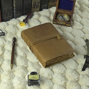 Diario in pelle vintage - Libro delle ombre con incantesimi vuoti, diario Grimorio, taccuino di viaggio, chiusura con lucchetto antico con bordo frastagliato,