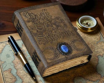 Handgjord läderbok med skuggor – präglad pentagram Wicca-journal, gotisk grimoire