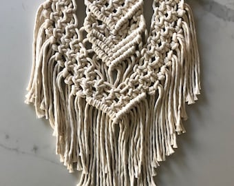 PATTERN : Beginner Macrame Wall Hanging