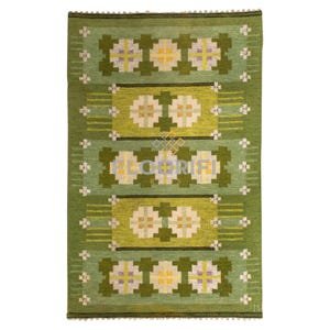 Handwoven Wool Kilim Rug: Green Floral Medallion Design - Scandinavian Style