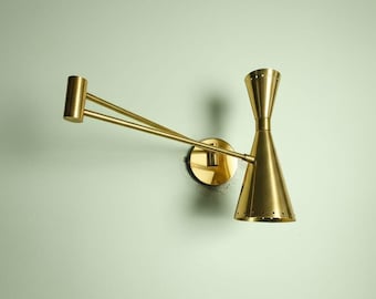 Aplique de pared de mediados de siglo LELO 2, lámpara de pared moderna de latón hecha a mano inspirada en Stilnovo, lámpara de lectura para mesita de noche.