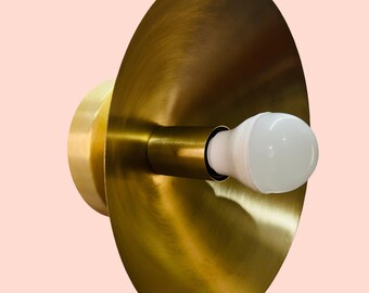 Lámpara de pared de latón italiano hecha a mano: aplique moderno con dosel de madera