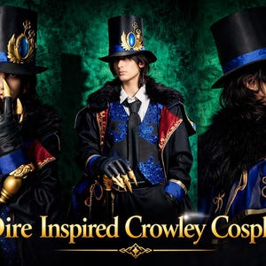 Può includere: Un ensemble cosplay ispirato a Crowley, con un cappello a cilindro nero con dettagli blu e oro, un cappotto nero con dettagli rossi e blu e guanti artigliati. L'immagine include il testo "Dire Inspired Crowley Cosplay".