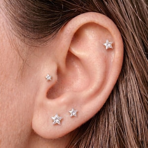 Örhänge i titan med stjärnmotiv i implantatkvalitet, gänglös trycknålspiercing, labret, stjärnbrosk med cz-kristall, smycken med helix-tragus och conch.