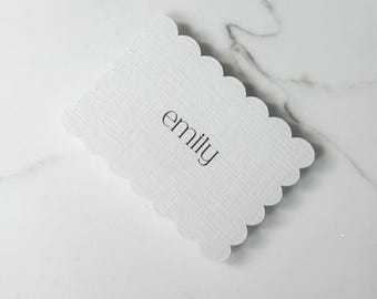 Rechthoekige schelpnaamkaartjes | Minimalistisch bruiloftstafeldecor