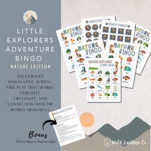 Puede incluir: Un conjunto de tarjetas y fichas de bingo con temática de la naturaleza. Las tarjetas presentan ilustraciones de elementos al aire libre como una fogata, una tienda de campaña y una cascada. El texto dice "Little Explorers Adventure Bingo Nature Edition".
