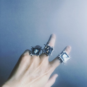 Stacheliger gelöteter Ring: Harz Goth Y2K Schmuck