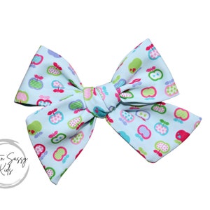 Apples Hair Bow, School Hair Bow, 3.5 inch bow, Girls Bow, Back To School, Baby Headband, School Bow, Pigtail Bows, Pigtails, Apple Bow